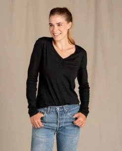 Rose Long-Sleeve Tee - Women's