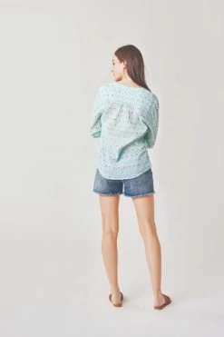 Dylan Gauze Shirt - Women's -Outdoor Clothing Shop 1036003918 Carve DylanGauzeShirt Cinema Wmns Rear